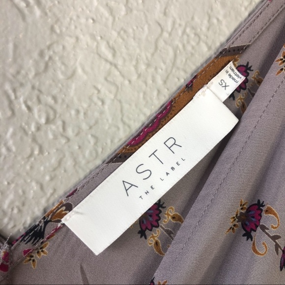 Astr the Label Floral Cold Shoulder Shorts Romper Size XS Paisley Pockets Casual - Picture 9 of 13